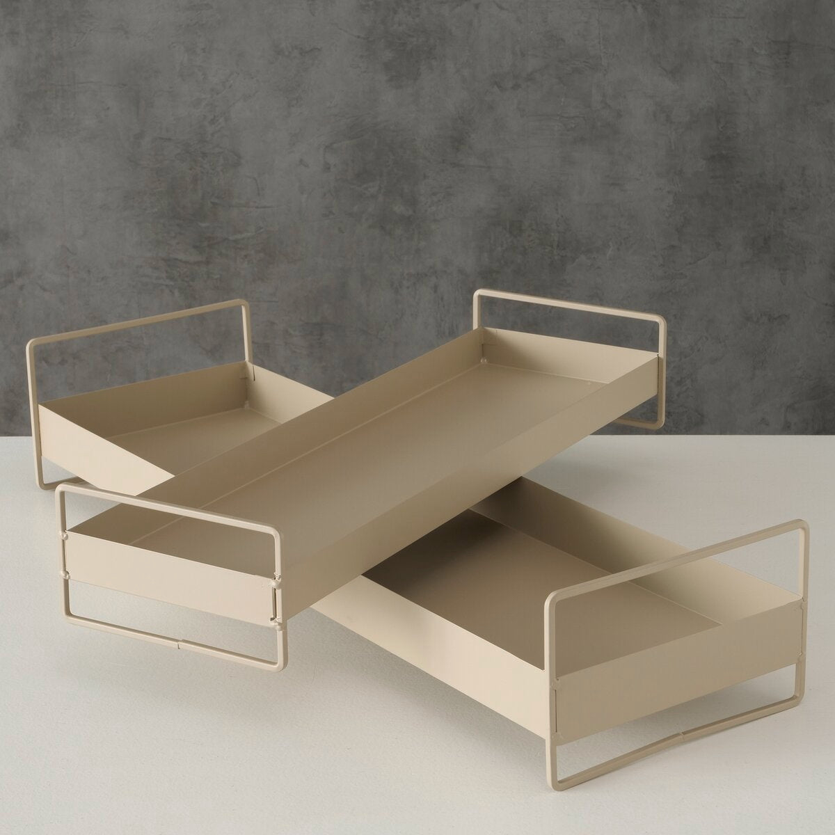 Set of 2 beige metal trays