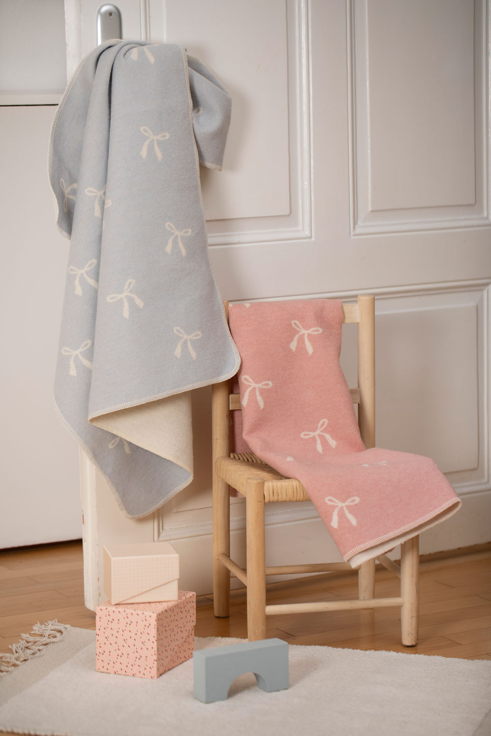Blue Woollen Bow Baby Blanket